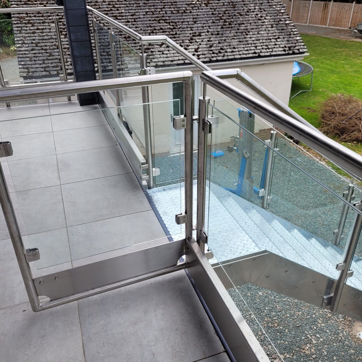 Stainless steel post and glass balustrade system with integrated gate