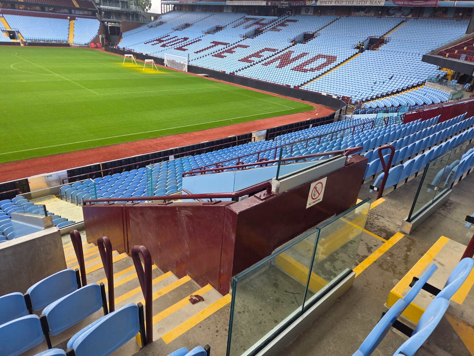 villa-park-legends-lounge-glass Frameless glass panels in the Legends Lounge at Villa Park